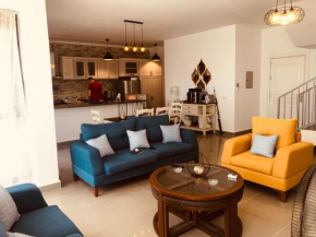 Lovely chalet 4- bedroom directly on the lagoon